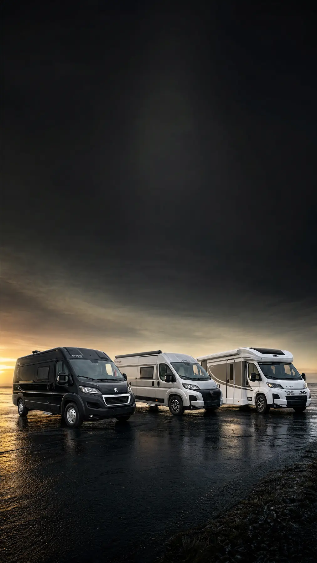 Die Flotte: Bravia Campervan, GiottiVan und Miller Reisemobil bei Sonnenuntergang